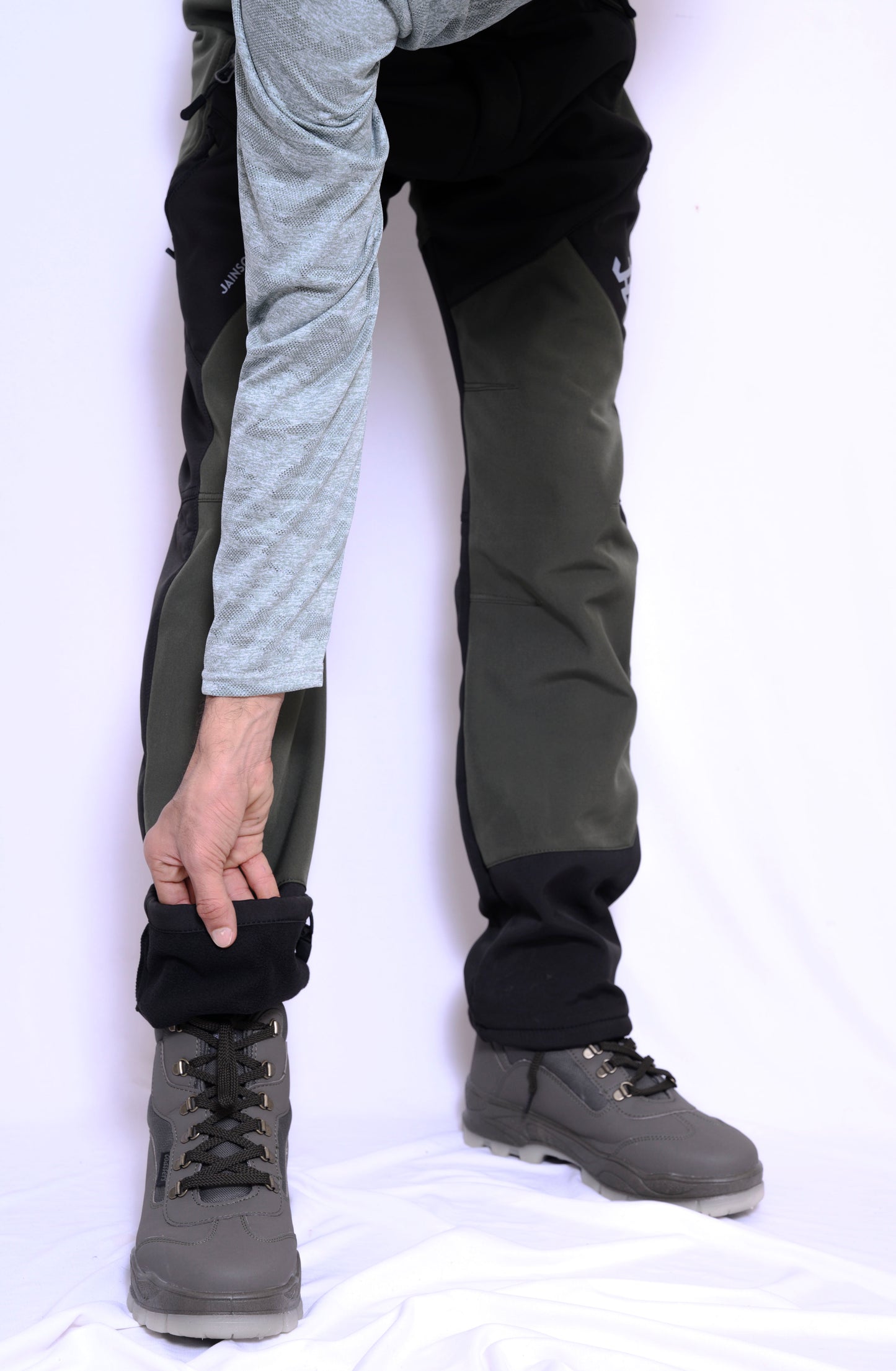 JAG Mt. Kailash Series Trekking & Hiking Pants | Snow Proof | Fleece Inside | Unisex Design | Bonded Fleeced Fabric | Snow Trekking Pants | Triple Layered Fabric | Black Grey
